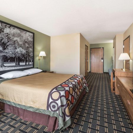 Super 8 By Wyndham Greenville Екстериор снимка