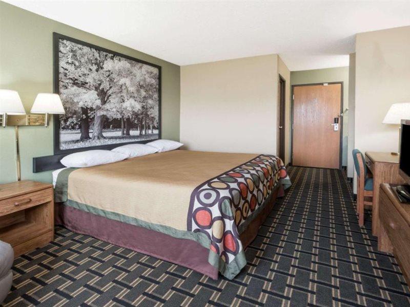 Super 8 By Wyndham Greenville Екстериор снимка