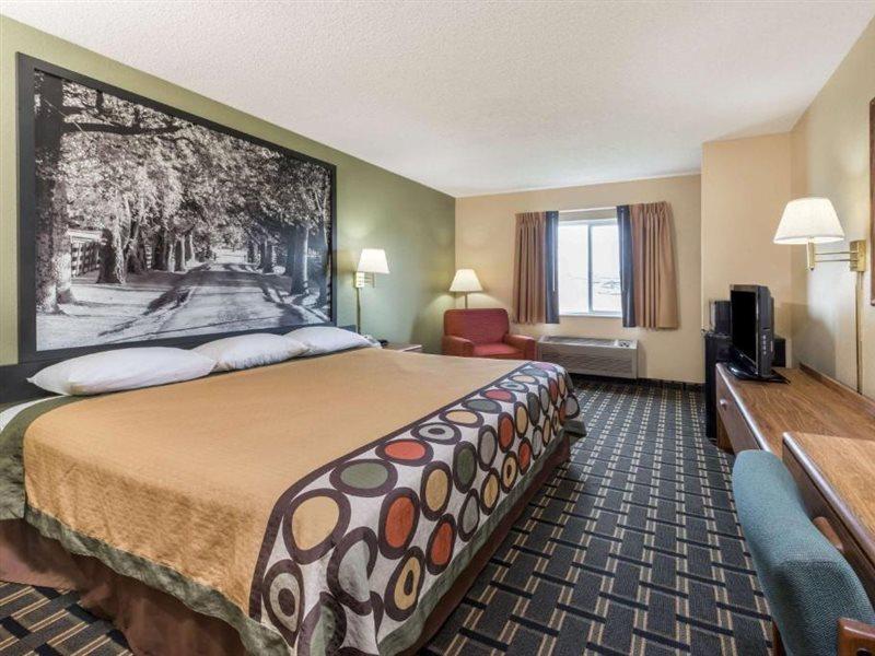 Super 8 By Wyndham Greenville Екстериор снимка