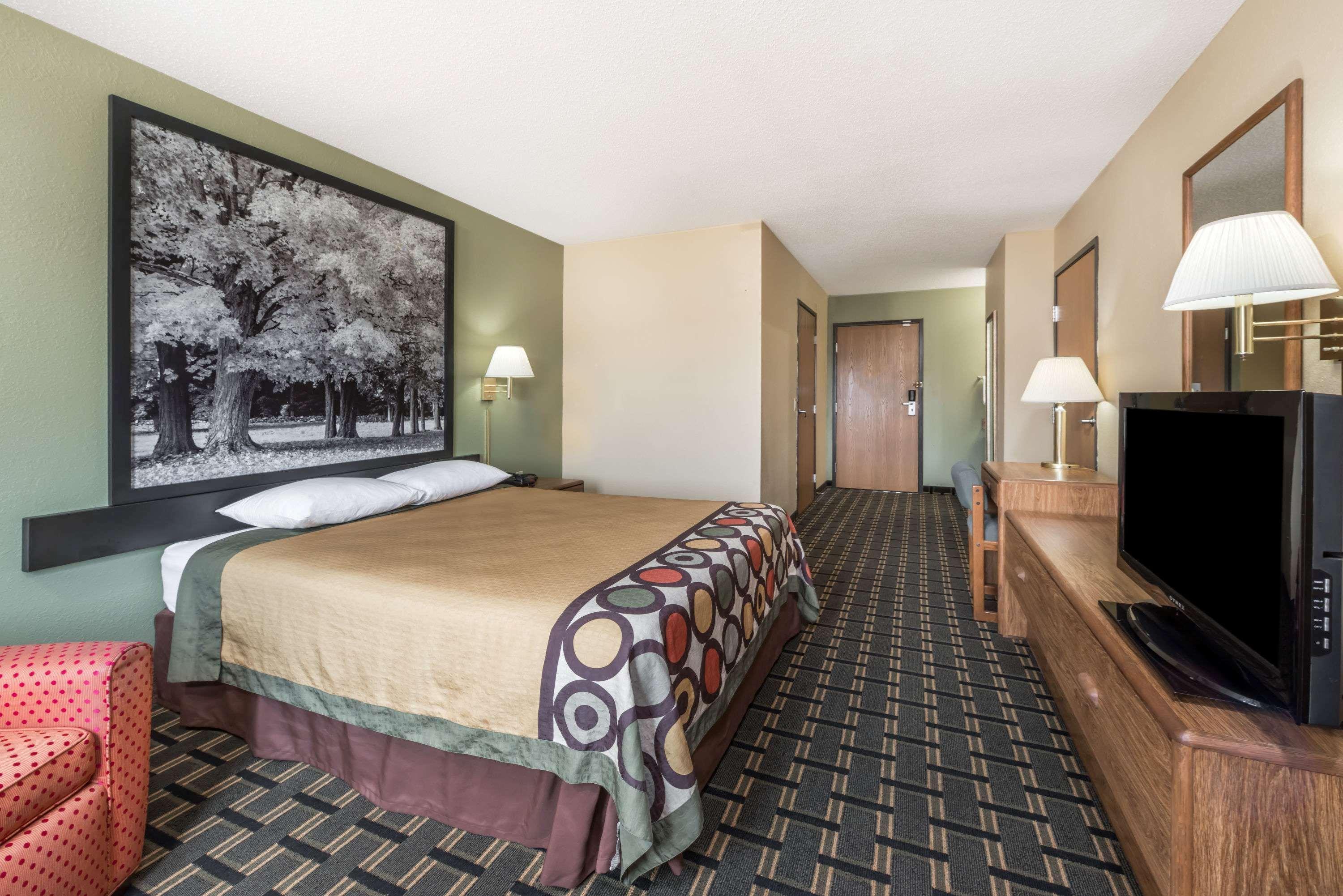Super 8 By Wyndham Greenville Екстериор снимка