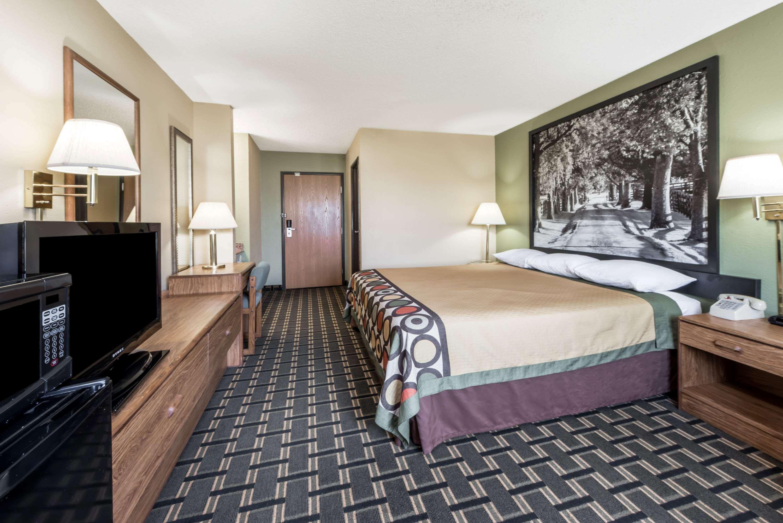 Super 8 By Wyndham Greenville Екстериор снимка