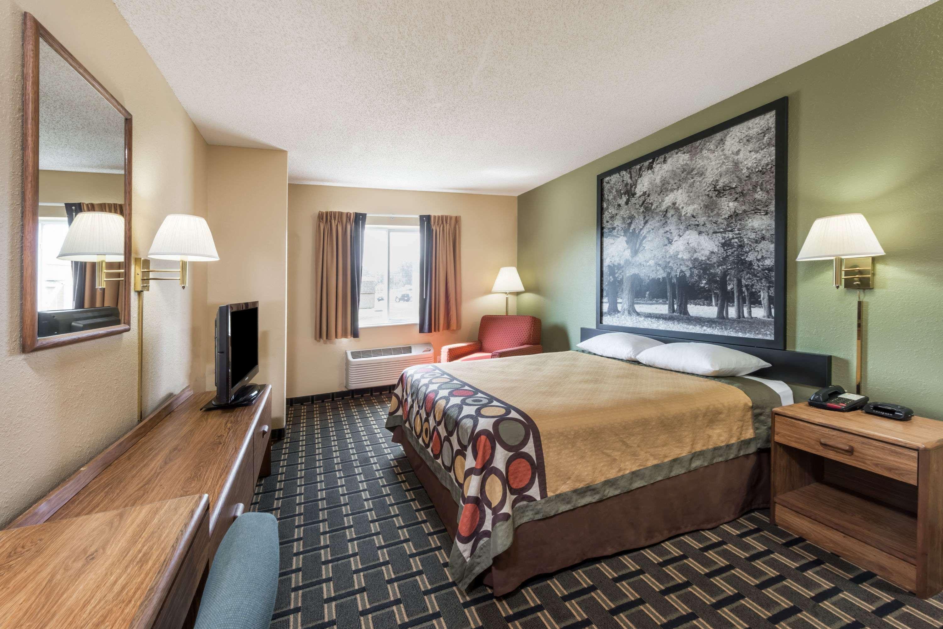 Super 8 By Wyndham Greenville Екстериор снимка