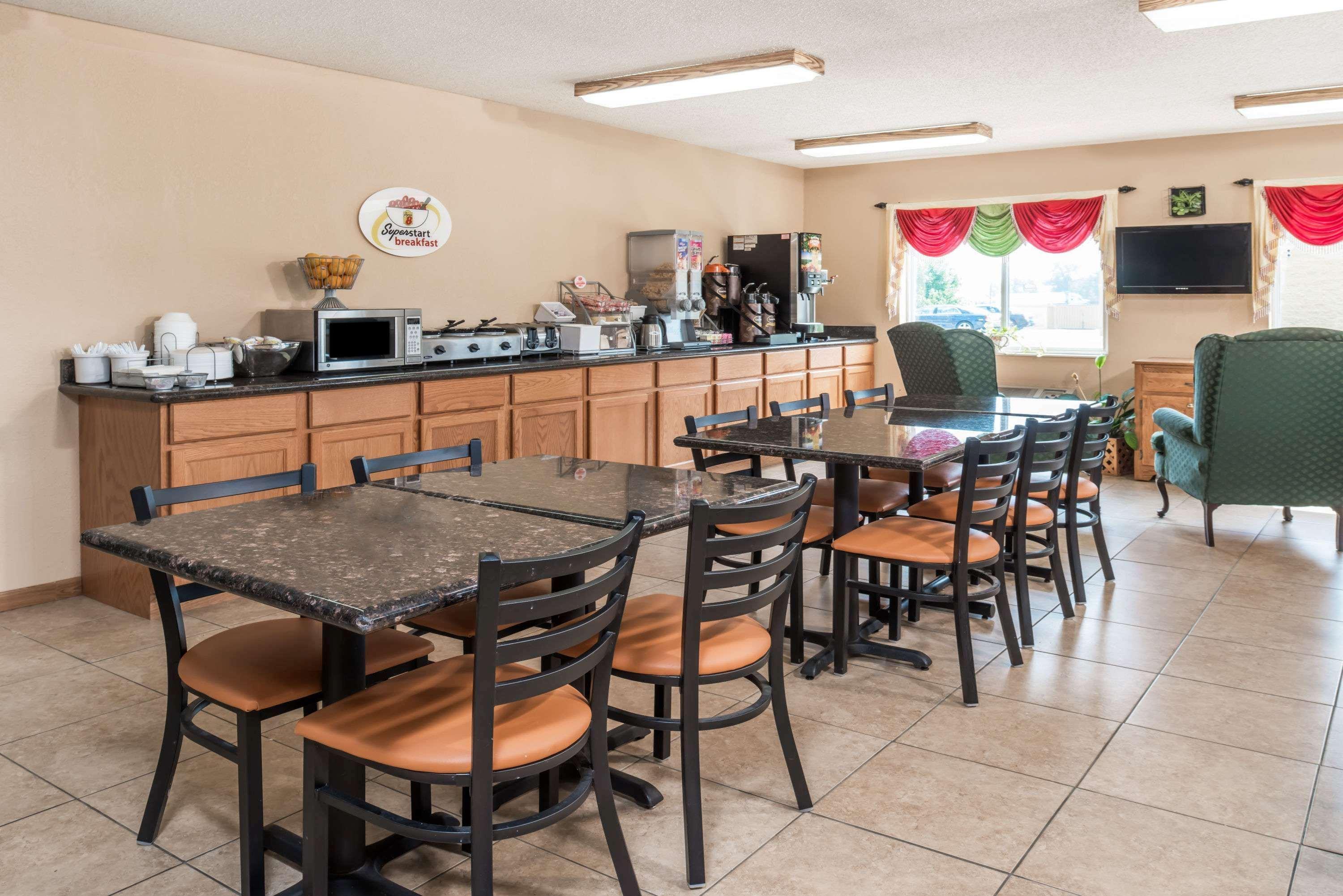 Super 8 By Wyndham Greenville Екстериор снимка