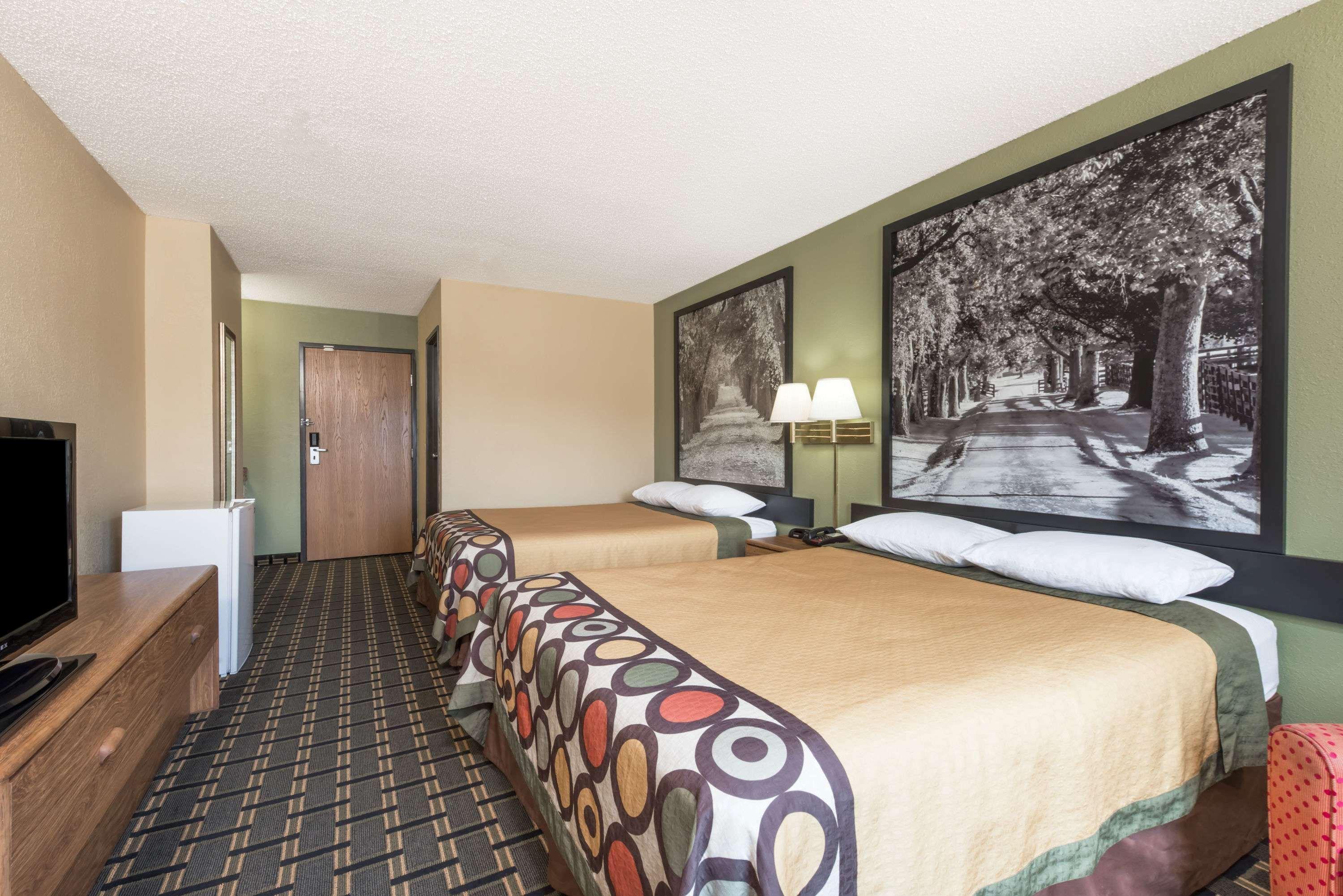 Super 8 By Wyndham Greenville Екстериор снимка